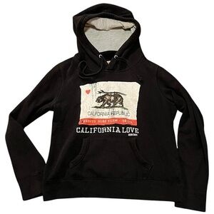 Black California Love hoodie with a relaxed fit #streetwear #surfer
-Girls